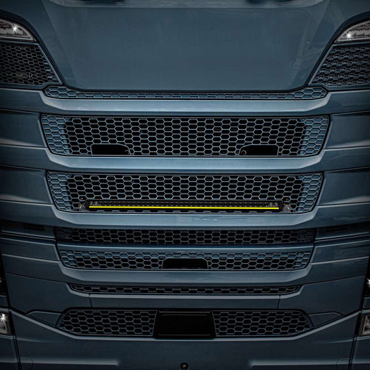 Universal LED bar kit for Scania Next Gen, Siberia XP SR 32-inch LED light bar from SUV4x4CUSTOM installed on a vehicle.