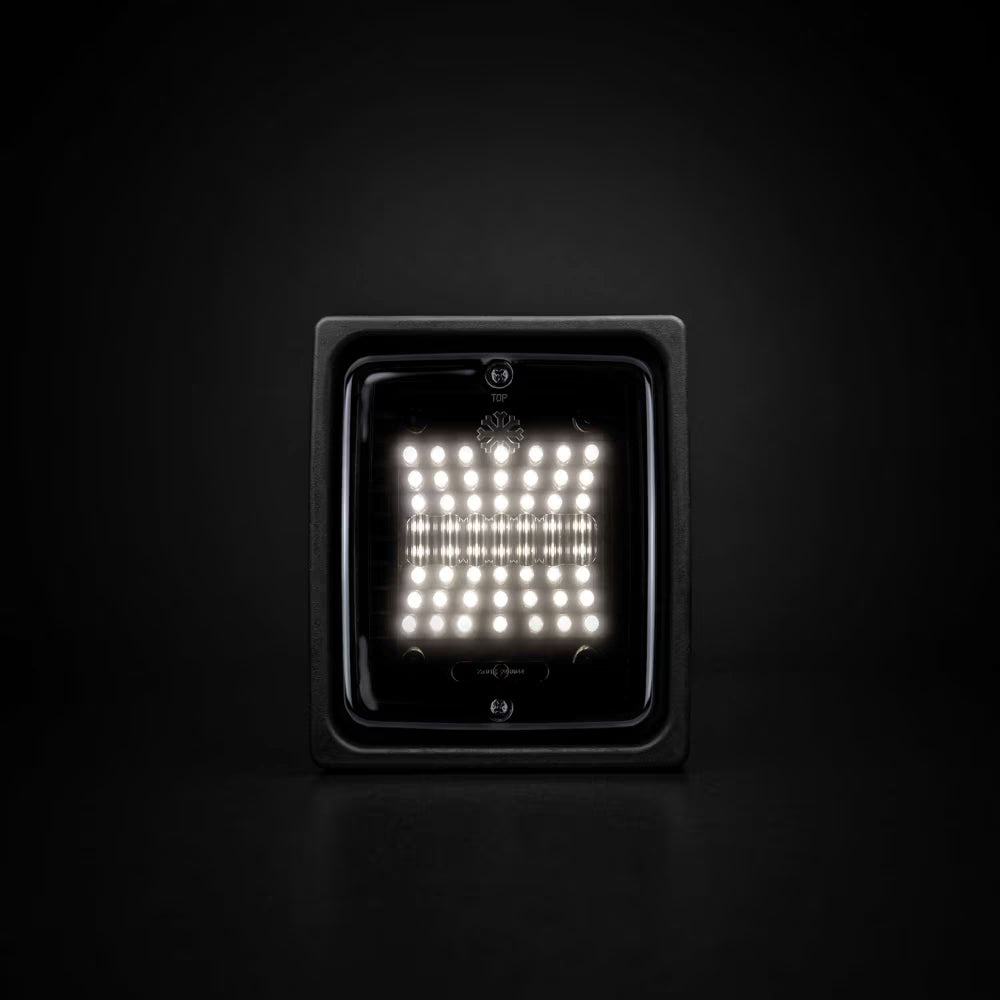 Feu LED Carré Dark Knight IZE – Éclairage LED Haute Puissance Homologué E