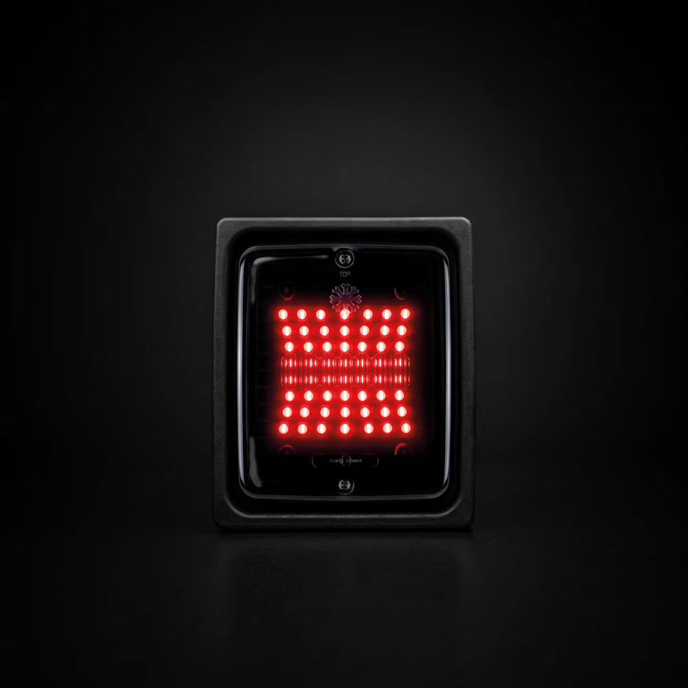 Feu LED Carré Dark Knight IZE – Éclairage LED Haute Puissance Homologué E